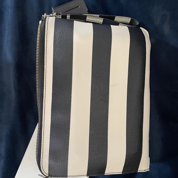 Kate Spade Just Charge It Wristlet Black /White Charging Pad/chargercord Include - Picture 6 of 9